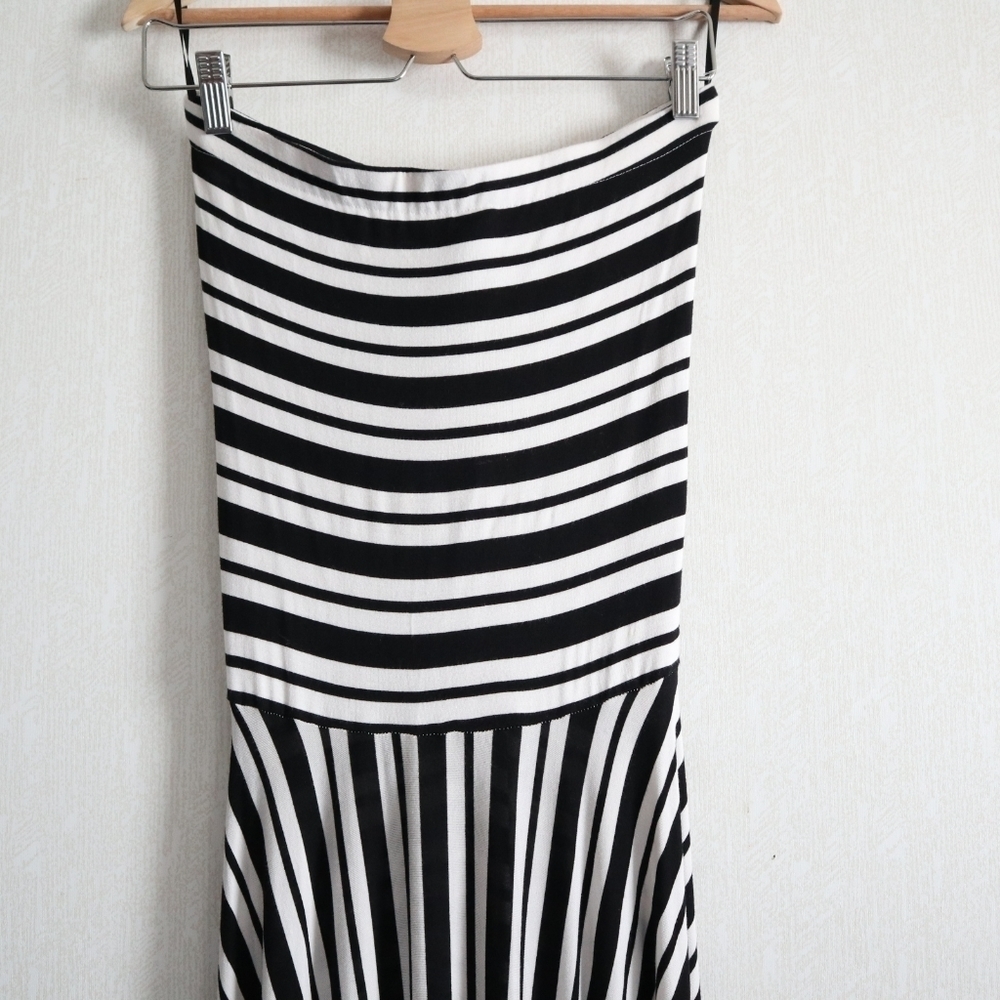 FELICITY and Cocoa Black and White Stripped Dress. - Picture 4 of 16